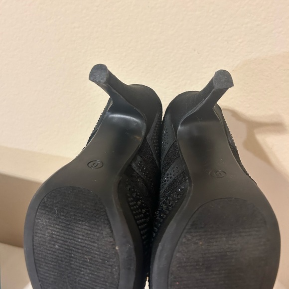 Black laced heels - Picture 3 of 3